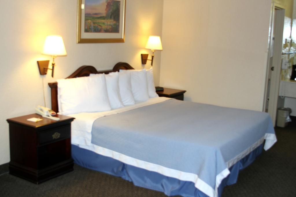 Days Inn By Wyndham Macon I-75 North Rum bild